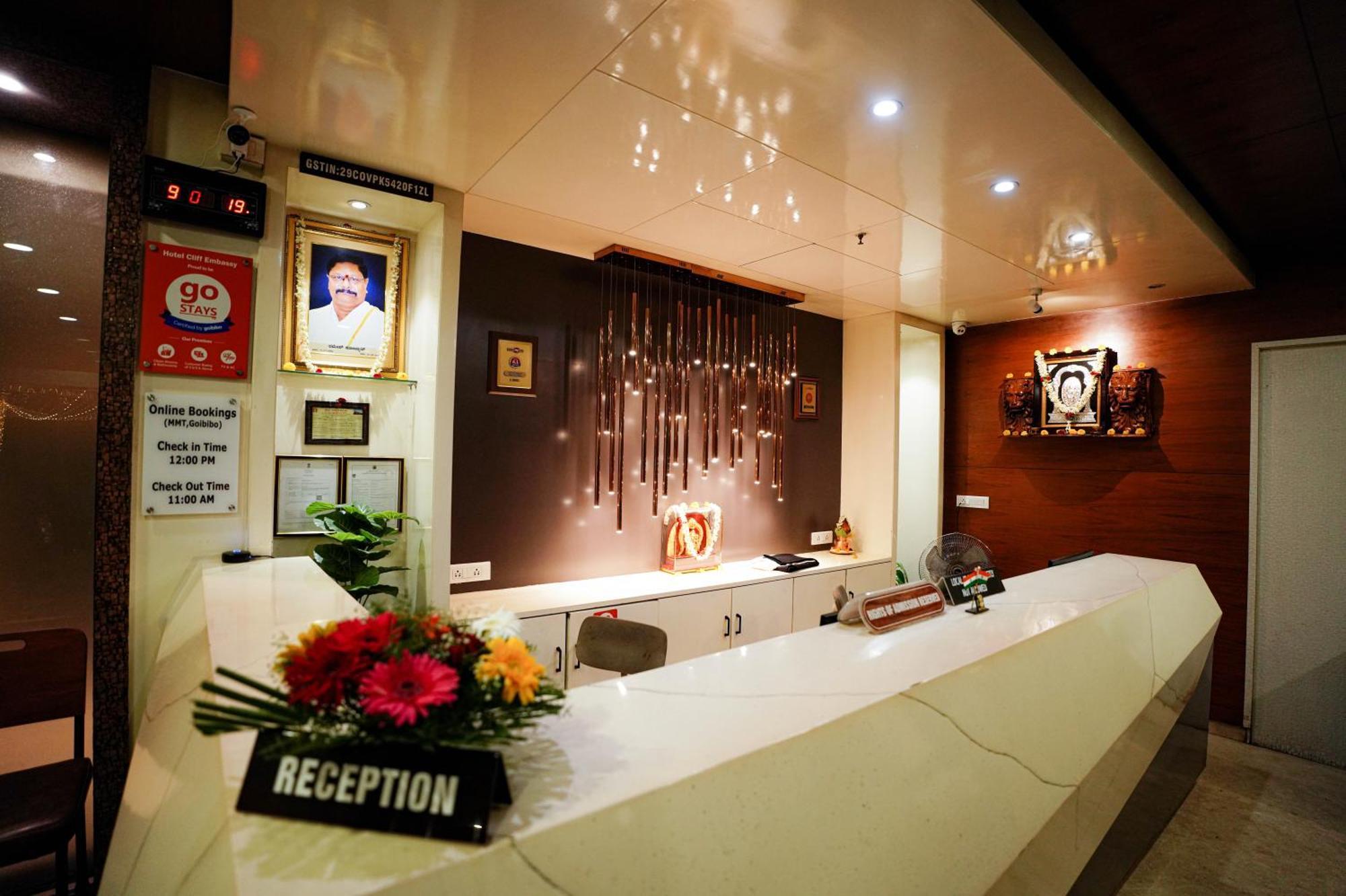 Cliff Embassy Banquet And Suites 希莫加 外观 照片