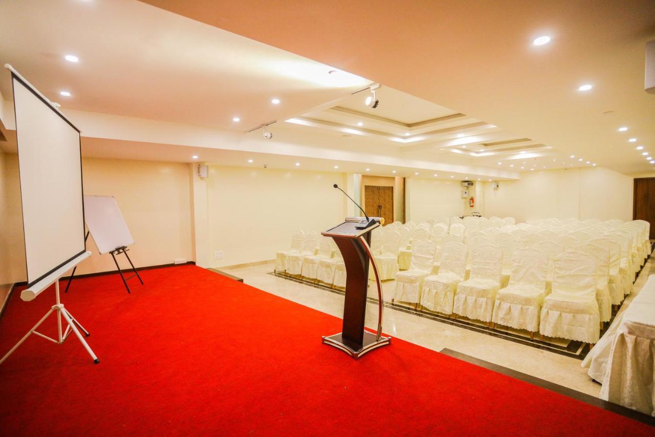 Cliff Embassy Banquet And Suites 希莫加 外观 照片