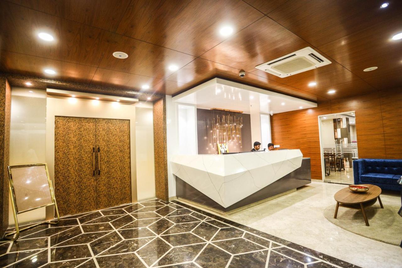 Cliff Embassy Banquet And Suites 希莫加 外观 照片