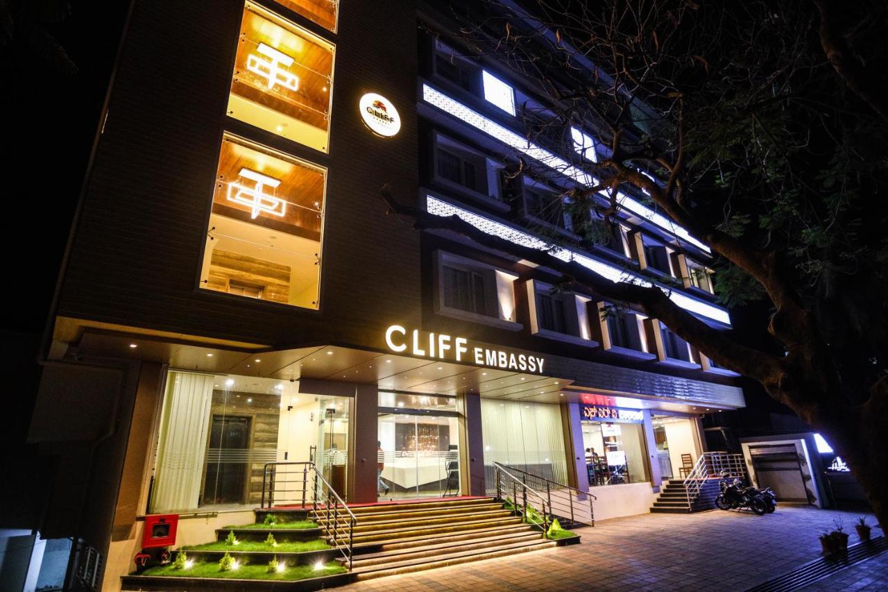 Cliff Embassy Banquet And Suites 希莫加 外观 照片