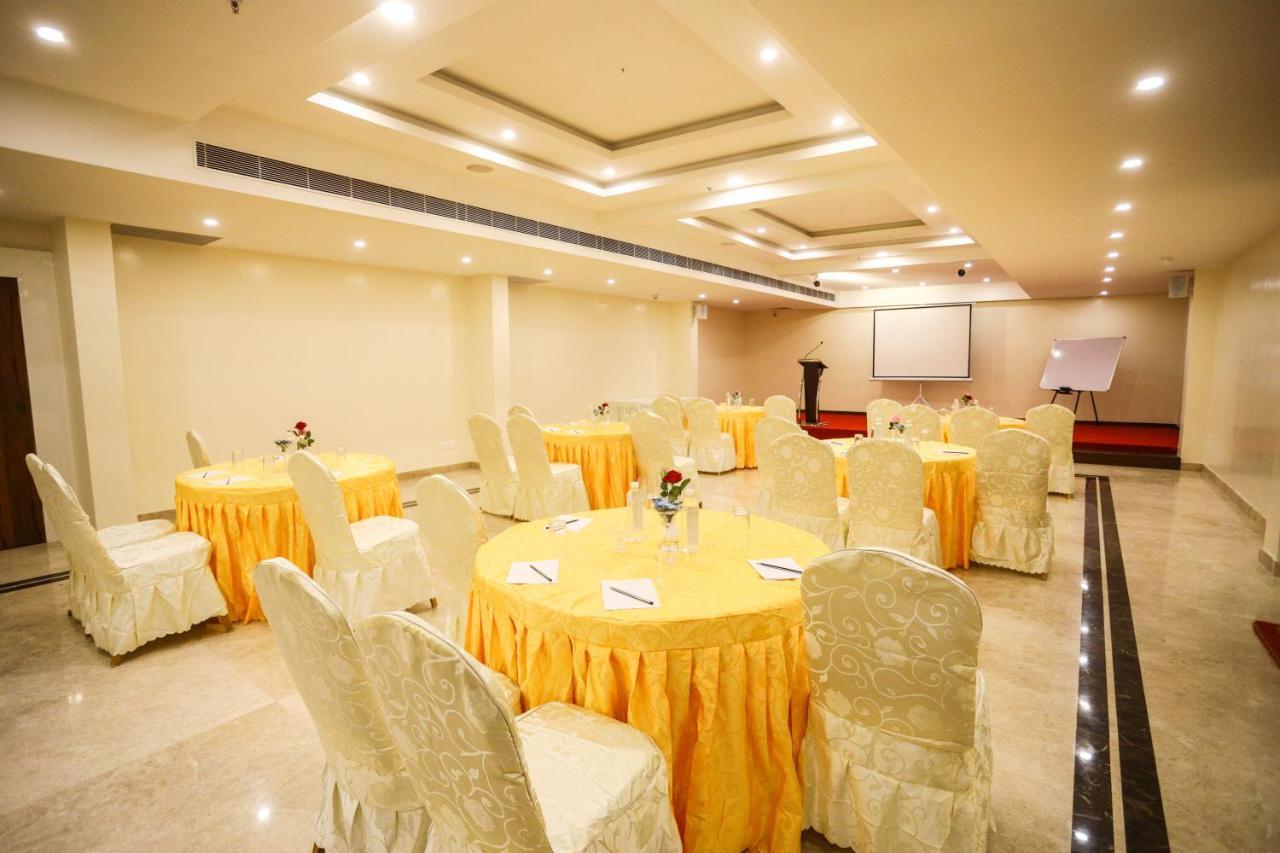 Cliff Embassy Banquet And Suites 希莫加 外观 照片
