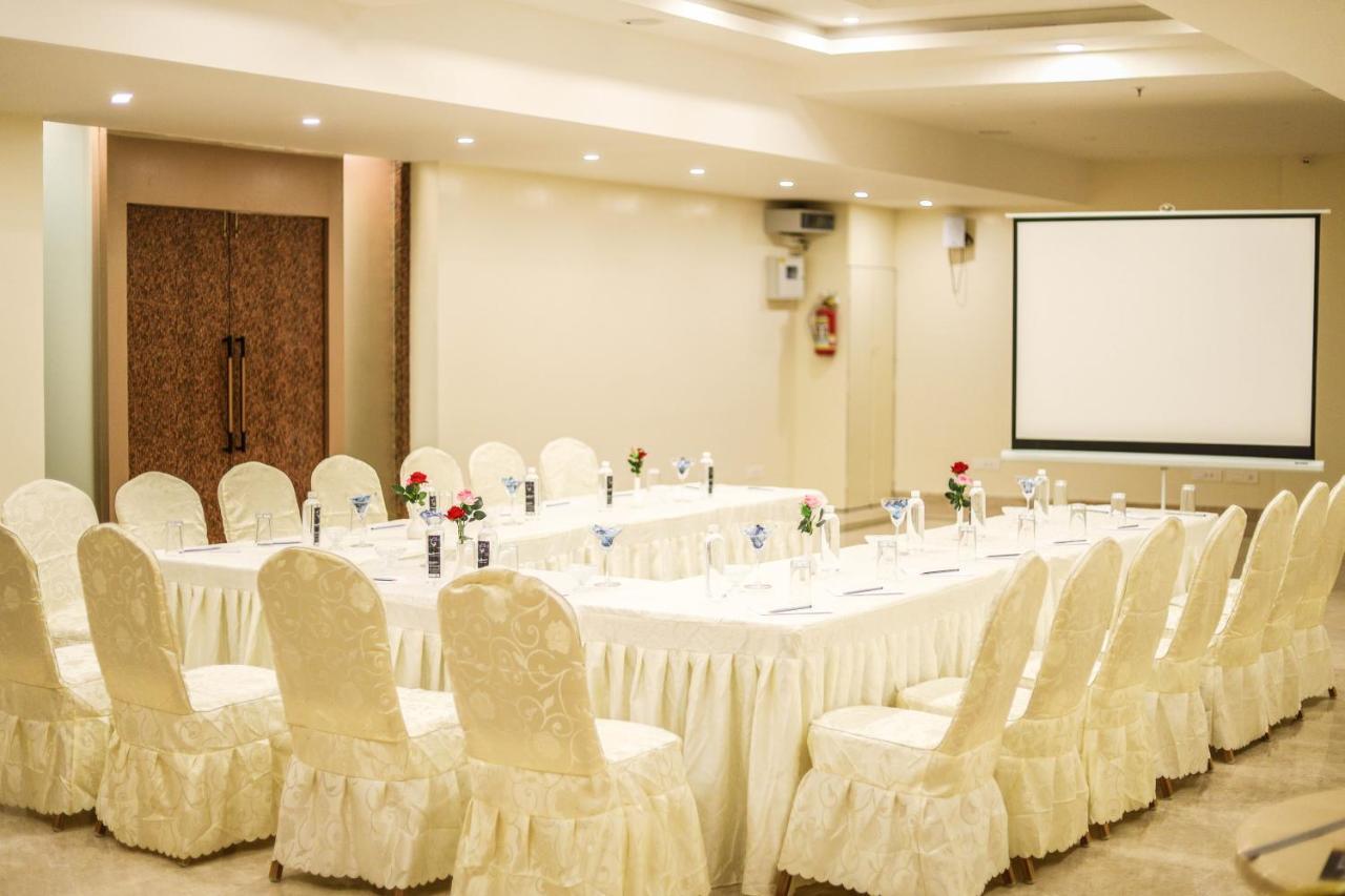 Cliff Embassy Banquet And Suites 希莫加 外观 照片
